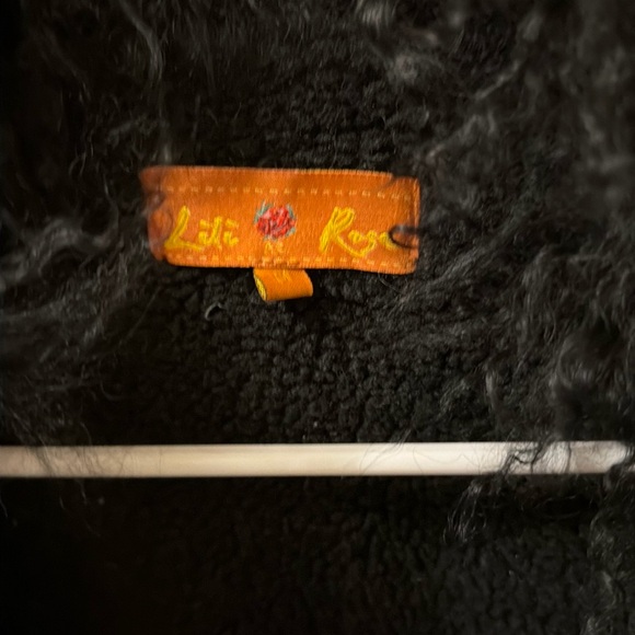 Elegant Black Fur-Trimmed Teddy Jacket - Picture 6 of 14